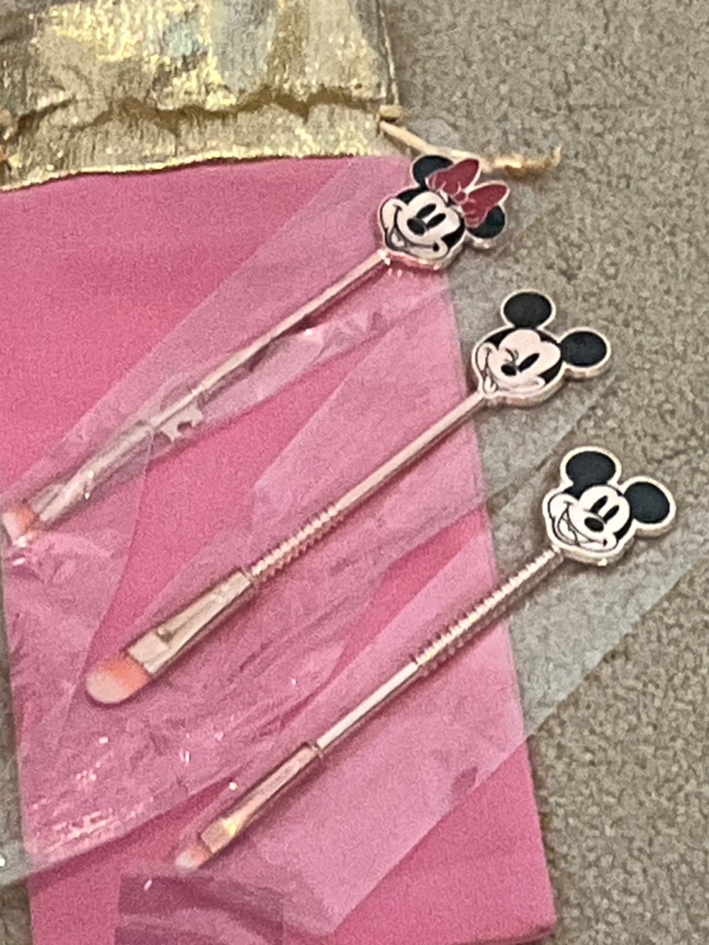 Disney NEW Gold-Handle Character Makeup Brush Set with Pink Pouch - Picture 2 of 2